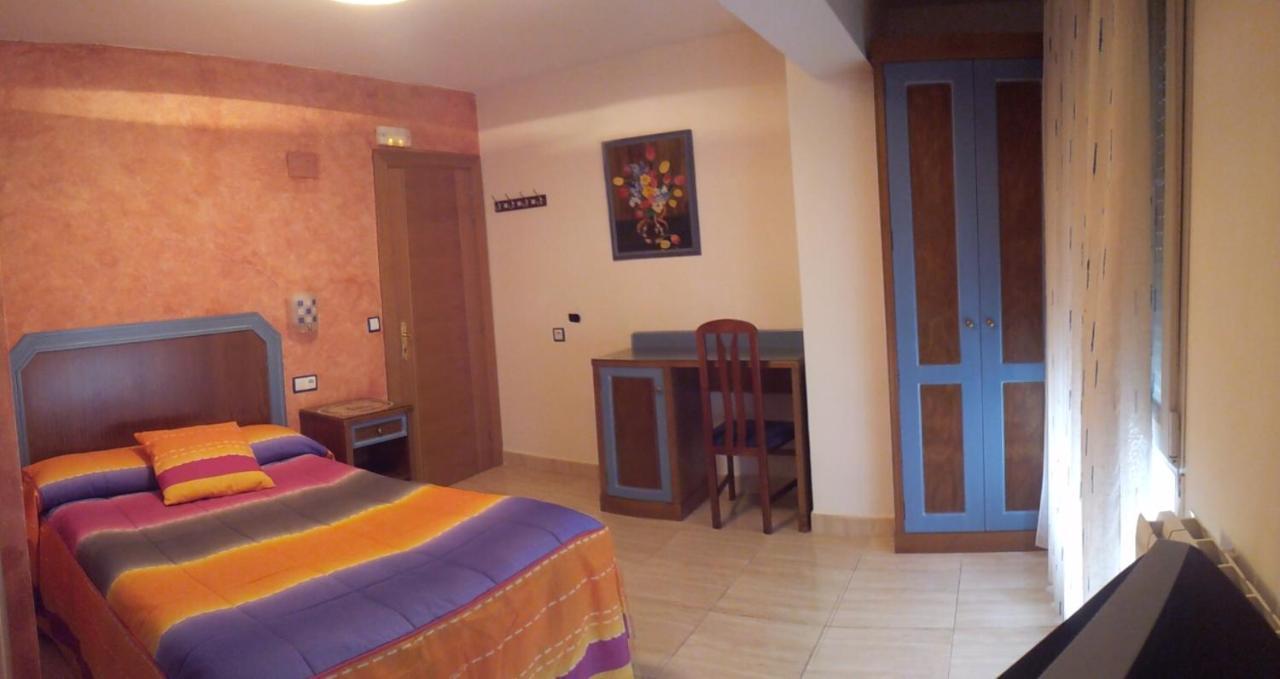 ميراندا دي إيبرو Hostal Conchi المظهر الخارجي الصورة