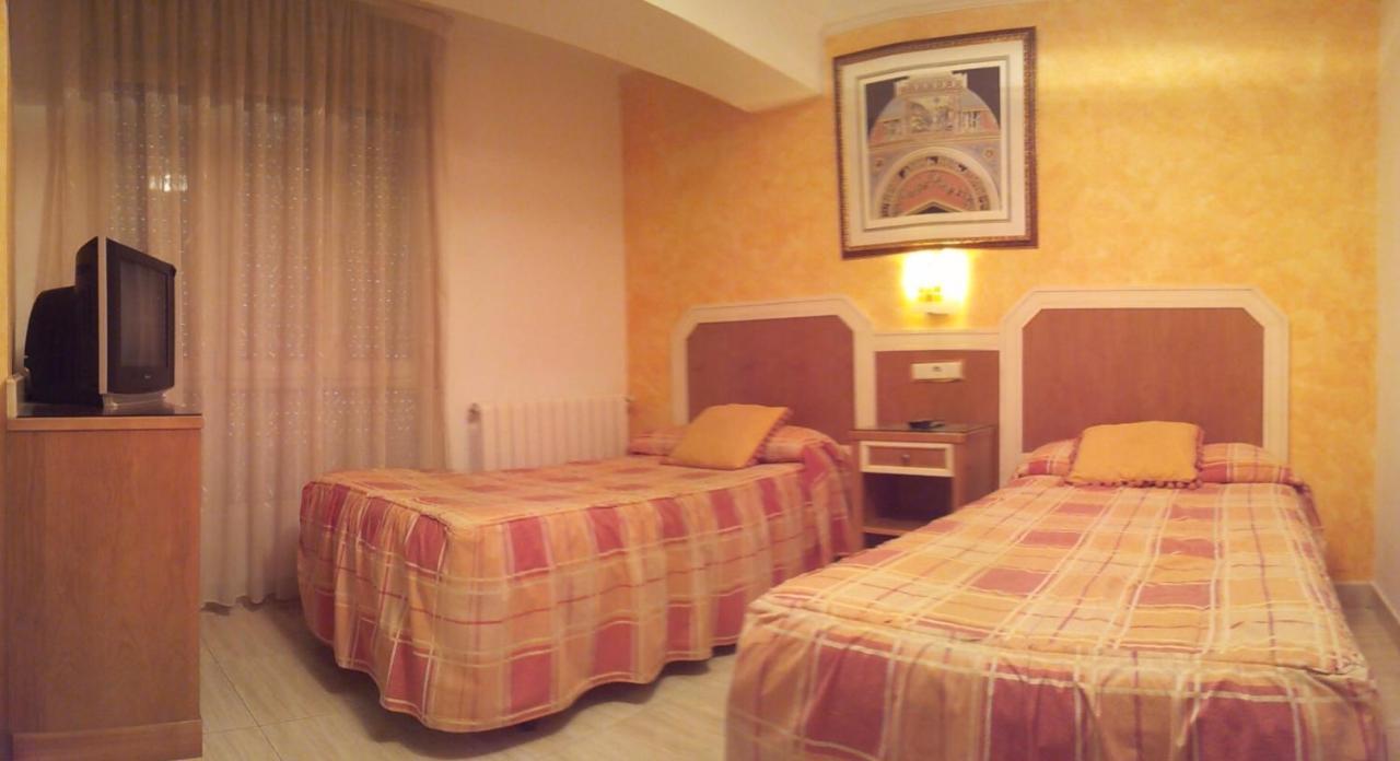 ميراندا دي إيبرو Hostal Conchi المظهر الخارجي الصورة