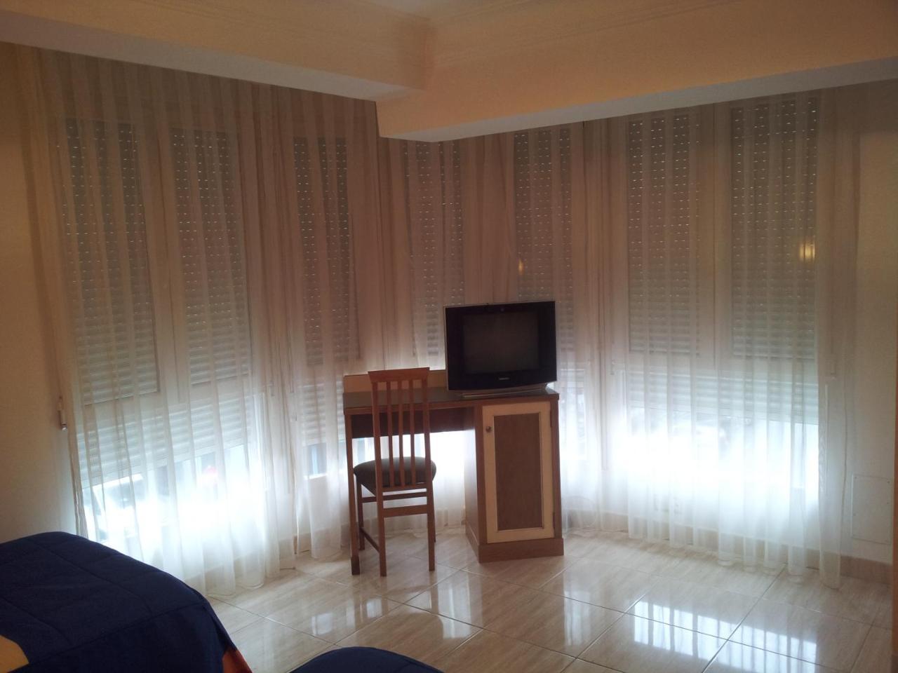 ميراندا دي إيبرو Hostal Conchi المظهر الخارجي الصورة