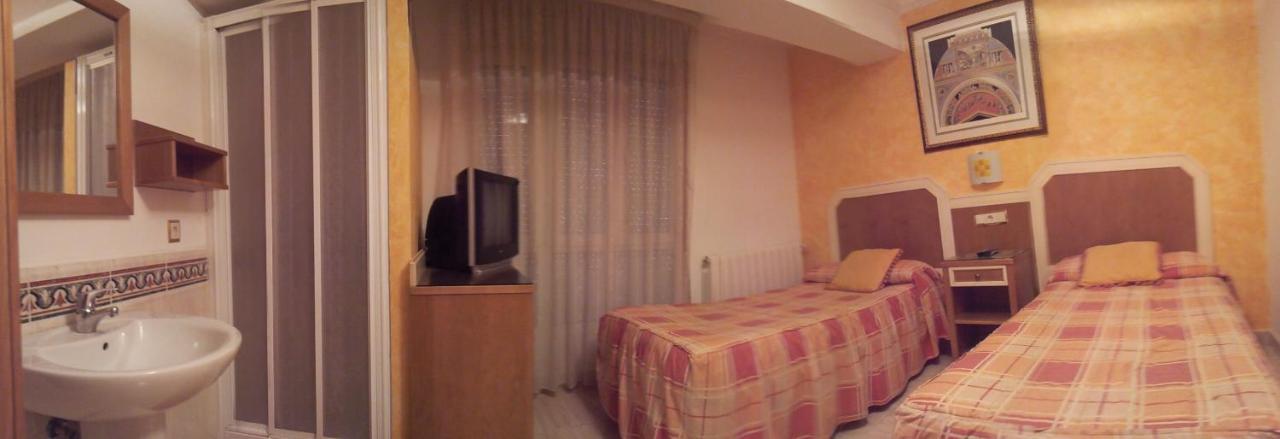 ميراندا دي إيبرو Hostal Conchi المظهر الخارجي الصورة